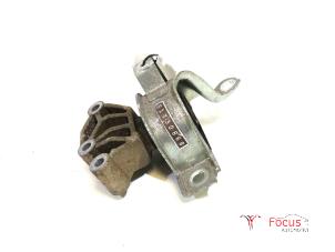 Gebruikte Motorsteun Fiat 500 (312) 1.3 MJTD 16V Prijs € 10,00 Margeregeling aangeboden door Focus Automotive