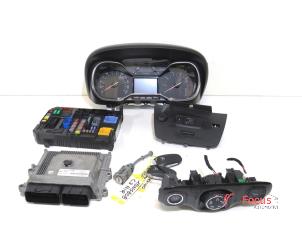 Gebruikte Contactslot + computer Citroen C3 Aircross I (2C/2R) 1.2 e-THP PureTech 130 Prijs € 495,00 Margeregeling aangeboden door Focus Automotive