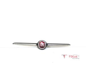 Gebruikte Grille Fiat 500C (312) 0.9 TwinAir 85 Prijs € 95,00 Margeregeling aangeboden door Focus Automotive