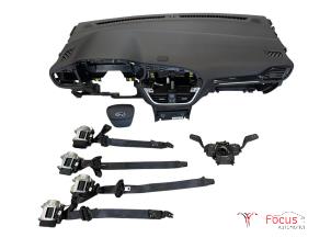 Gebruikte Airbag set + dashboard Ford Fiesta 7 1.1 Ti-VCT 12V 85 Prijs € 1.499,00 Margeregeling aangeboden door Focus Automotive