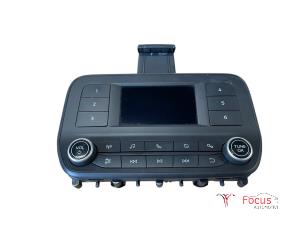 Gebruikte Radiobedienings paneel Ford Fiesta 7 1.1 Ti-VCT 12V 85 Prijs € 195,00 Margeregeling aangeboden door Focus Automotive