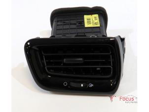 Gebruikte Luchtrooster Dashboard Kia Rio IV (YB) 1.2 MPI 16V Prijs € 59,95 Margeregeling aangeboden door Focus Automotive