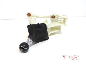 Gebruikte Versnellingspook Kia Rio IV (YB) 1.2 MPI 16V Prijs € 69,95 Margeregeling aangeboden door Focus Automotive