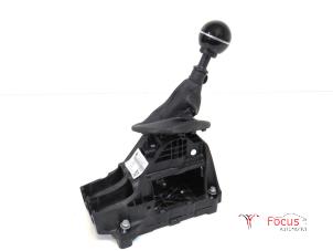 Gebruikte Versnellingspook Fiat 500X (334) 1.6 E-torq 16V Prijs € 75,00 Margeregeling aangeboden door Focus Automotive