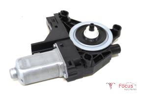 Gebruikte Portierruitmotor Volvo V40 (MV) 2.0 D2 16V Prijs € 6,95 Margeregeling aangeboden door Focus Automotive