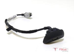 Gebruikte AUX/USB aansluiting Ford Fiesta 7 Prijs € 29,95 Margeregeling aangeboden door Focus Automotive