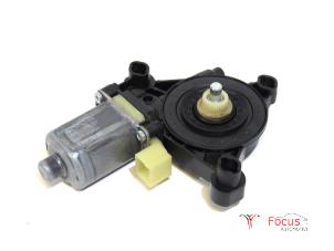 Gebruikte Portierruitmotor Seat Leon (5FB) 1.0 TSI 12V Prijs € 29,99 Margeregeling aangeboden door Focus Automotive