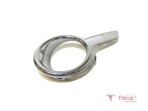Gebruikte Afdekplaat mistlamp links Peugeot 208 I (CA/CC/CK/CL) 1.2 Vti 12V PureTech 82 Prijs € 10,00 Margeregeling aangeboden door Focus Automotive