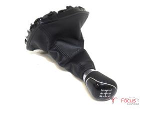 Gebruikte Versnellingspook Ford Fiesta 7 1.1 Ti-VCT 12V 85 Prijs € 19,99 Margeregeling aangeboden door Focus Automotive