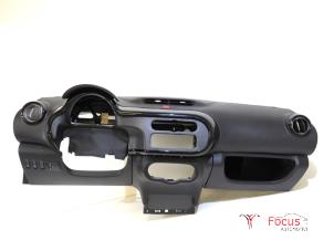 Gebruikte Dashboard Renault Twingo III (AH) 1.0 SCe 70 12V Prijs € 499,00 Margeregeling aangeboden door Focus Automotive