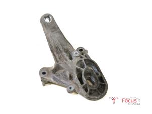 Gebruikte Versnellingsbak Steun Mini Mini (R56) 1.6 16V One Prijs € 9,95 Margeregeling aangeboden door Focus Automotive