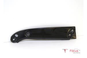 Gebruikte Koplampframe links Volkswagen Up! (121) 1.0 12V 60 Prijs € 14,95 Margeregeling aangeboden door Focus Automotive