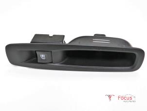 Gebruikte Ruit schakelaar elektrisch Renault Megane IV Estate (RFBK) Prijs € 4,95 Margeregeling aangeboden door Focus Automotive