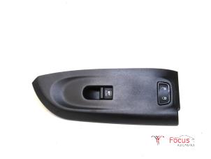 Gebruikte Raam schakelaar elektrisch Fiat 500X (334) Prijs € 15,00 Margeregeling aangeboden door Focus Automotive