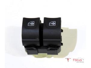 Gebruikte Combischakelaar ramen Renault Captur (2R) 0.9 Energy TCE 12V Prijs € 10,00 Margeregeling aangeboden door Focus Automotive