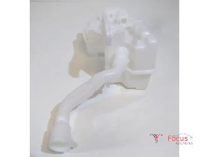 Nieuwe Ruitensproeiertank voor Volkswagen Golf VII (AUA) Prijs € 78,65 Inclusief btw aangeboden door Focus Automotive