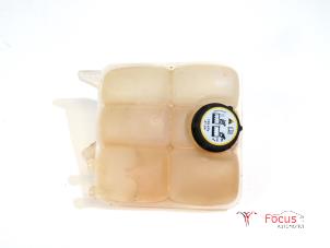 Gebruikte Koelwater Reservoir Ford Focus 3 Wagon 1.0 Ti-VCT EcoBoost 12V 125 Prijs € 5,00 Margeregeling aangeboden door Focus Automotive