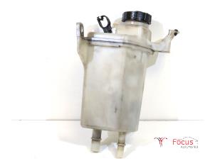 Gebruikte Servo Oliereservoir Peugeot Boxer (U9) 2.2 Blue HDi 120 Prijs € 20,00 Margeregeling aangeboden door Focus Automotive