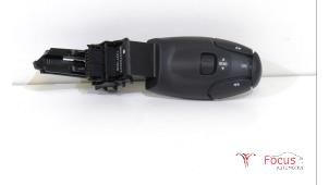 Gebruikte Radiobediening Stuur Peugeot 208 I (CA/CC/CK/CL) 1.0 Vti 12V PureTech Prijs € 15,00 Margeregeling aangeboden door Focus Automotive