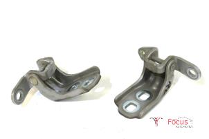 Gebruikte Scharnier deur rechts-voor Opel Astra K Sports Tourer 1.6 CDTI 110 16V Prijs € 20,00 Margeregeling aangeboden door Focus Automotive