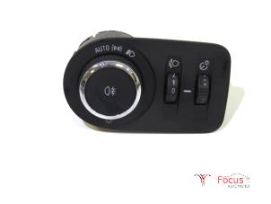 Gebruikte Licht Schakelaar Opel Astra K Sports Tourer 1.6 CDTI 110 16V Prijs € 24,95 Margeregeling aangeboden door Focus Automotive