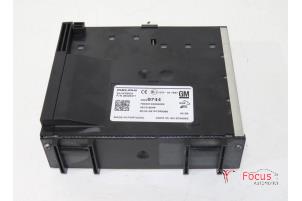 Gebruikte Radio module Opel Astra K Sports Tourer 1.6 CDTI 110 16V Prijs € 50,00 Margeregeling aangeboden door Focus Automotive