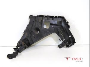 Gebruikte Bumpersteun links-achter Volvo XC40 (XZ) 1.5 T3 12V Prijs € 20,00 Margeregeling aangeboden door Focus Automotive