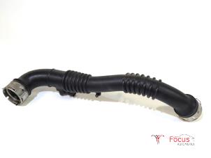 Gebruikte Intercooler Buis Volvo XC40 (XZ) 1.5 T3 12V Prijs € 75,00 Margeregeling aangeboden door Focus Automotive