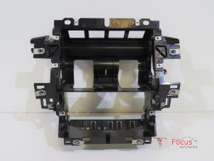 Gebruikte Radio slede Landrover Range Rover Evoque (LVJ/LVS) 2.2 eD4 16V Prijs € 35,00 Margeregeling aangeboden door Focus Automotive