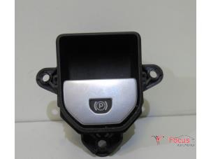 Gebruikte Handrem schakelaar Landrover Range Rover Evoque (LVJ/LVS) 2.2 eD4 16V Prijs € 20,00 Margeregeling aangeboden door Focus Automotive