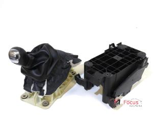 Gebruikte Versnellingspook Landrover Range Rover Evoque (LVJ/LVS) 2.2 eD4 16V Prijs € 65,00 Margeregeling aangeboden door Focus Automotive