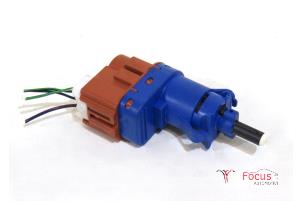 Gebruikte Remlicht Schakelaar Fiat 500 (312) 0.9 TwinAir 80 Prijs € 14,95 Margeregeling aangeboden door Focus Automotive