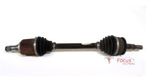 Gebruikte Aandrijfas links-voor Opel Astra K 1.2 Turbo 12V Prijs € 150,00 Margeregeling aangeboden door Focus Automotive