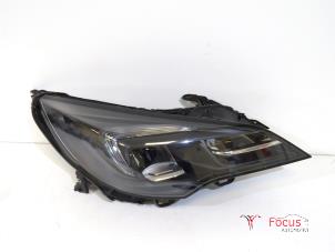 Gebruikte Koplamp rechts Opel Astra K 1.2 Turbo 12V Prijs € 375,00 Margeregeling aangeboden door Focus Automotive