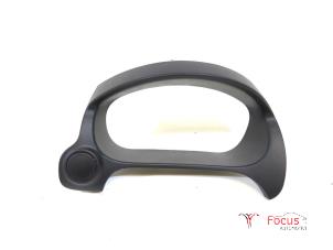 Gebruikte Kilometerteller sierlijst Mitsubishi Space Star (A0) 1.0 12V Prijs € 35,00 Margeregeling aangeboden door Focus Automotive