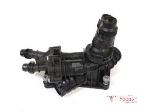 Gebruikte Thermostaathuis Volkswagen Golf VIII Variant (GC5) 2.0 TDI BlueMotion 16V Prijs € 45,00 Margeregeling aangeboden door Focus Automotive