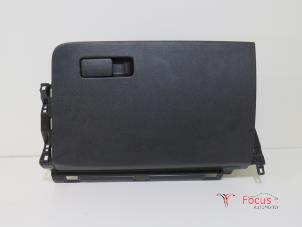 Gebruikte Dashboardkastje Kia Ceed (CDB5/CDBB) 1.0i T-GDi 12V Prijs € 45,00 Margeregeling aangeboden door Focus Automotive