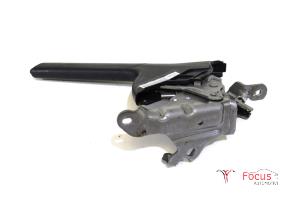 Gebruikte Handremhendel Peugeot 208 II (UB/UH/UP) 1.2 Vti 12V PureTech 75 Prijs € 29,95 Margeregeling aangeboden door Focus Automotive