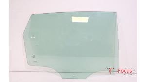 Gebruikte Deurruit 4Deurs links-achter Volkswagen Polo VI (AW1) 1.0 MPi 12V Prijs € 50,00 Margeregeling aangeboden door Focus Automotive