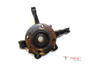 Gebruikte Fusee rechts-voor Peugeot 208 II (UB/UH/UP) 1.2 Vti 12V PureTech 75 Prijs € 114,95 Margeregeling aangeboden door Focus Automotive