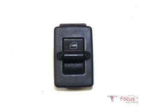 Gebruikte Schakelaar Elektrisch Raam Volkswagen New Beetle (9C1/9G1) 1.9 TDI 90 Prijs € 6,95 Margeregeling aangeboden door Focus Automotive