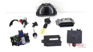 Gebruikte Kontaktslot + computer Renault Twingo III (AH) 1.0 SCe 70 12V Prijs € 150,00 Margeregeling aangeboden door Focus Automotive