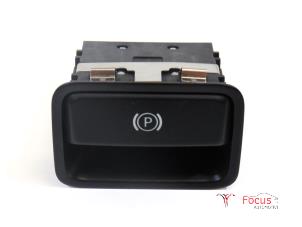 Gebruikte Handrem schakelaar Mercedes A (W176) 1.5 A-180 CDI, A-180d 16V Prijs € 9,95 Margeregeling aangeboden door Focus Automotive