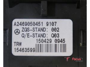 Handrem schakelaar van een Mercedes-Benz A (W176) 1.5 A-180 CDI, A-180d 16V 2015