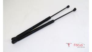 Gebruikte Set Gasdempers Achterklep Mercedes A (W176) 1.5 A-180 CDI, A-180d 16V Prijs € 9,95 Margeregeling aangeboden door Focus Automotive