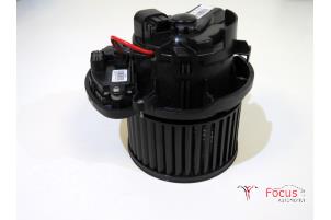 Gebruikte Chaufage Ventilatiemotor Renault Scénic IV (RFAJ) 1.3 TCE 140 16V Prijs € 59,95 Margeregeling aangeboden door Focus Automotive
