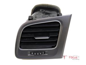 Gebruikte Luchtrooster Dashboard Volkswagen Golf VII (AUA) 1.6 TDI 16V Prijs € 8,50 Margeregeling aangeboden door Focus Automotive
