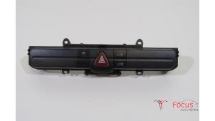 Gebruikte Gevarenlicht Schakelaar Mercedes Sprinter 5t (906) 516 CDI 16V Prijs € 12,95 Margeregeling aangeboden door Focus Automotive