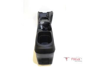 Gebruikte Middenconsoles Fiat 500X (334) 1.6 E-torq 16V Prijs € 125,00 Margeregeling aangeboden door Focus Automotive