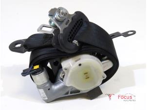 Gebruikte Veiligheidsgordel rechts-voor Nissan Pixo (D31S) 1.0 12V Prijs € 23,95 Margeregeling aangeboden door Focus Automotive